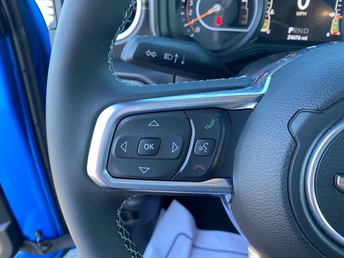 Used 2025 Jeep Wrangler Unlimited Sahara AWD/4WD image 19