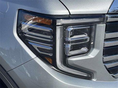 Used 2025 GMC Sierra 1500 SLT image 7