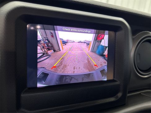 Used 2023 Jeep Gladiator Sport image 25