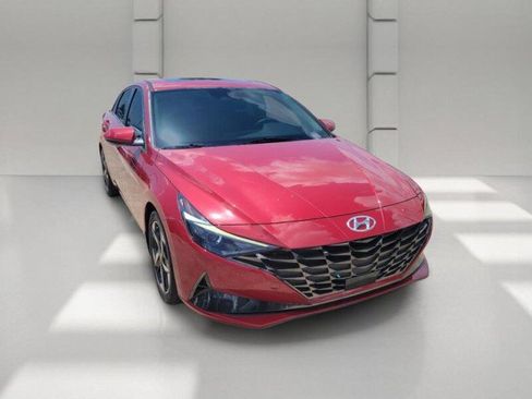 Used 2022 Hyundai Elantra SEL w/ Convenience + Premium Package FWD image 3