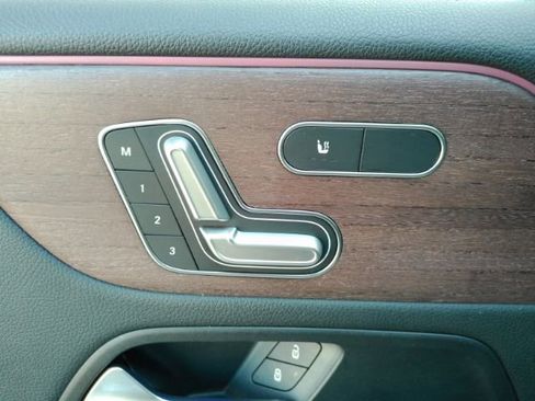 Used 2023 Mercedes-Benz EQB 300 4MATIC w/ Exclusive Package image 15