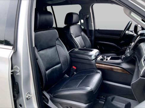 Used 2015 Chevrolet Suburban LT w/ Luxury Package RWD image 9