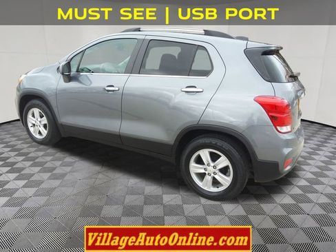 Used 2019 Chevrolet Trax LT w/ LT Convenience Package FWD image 2