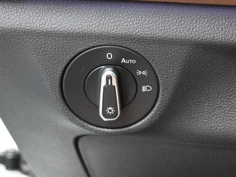 Used 2025 Volkswagen Jetta SEL FWD image 15