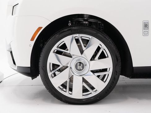 Used 2026 Rolls-Royce Cullinan AWD/4WD image 48