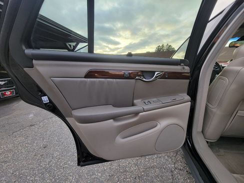 Used 2004 Cadillac De Ville DHS w/ Equipment Group image 33