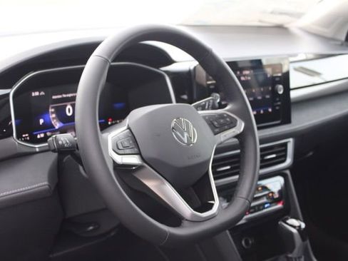 New 2026 Volkswagen Taos SE image 11