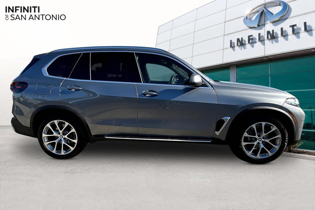 Used 2025 BMW X5 xDrive40i AWD/4WD image 46