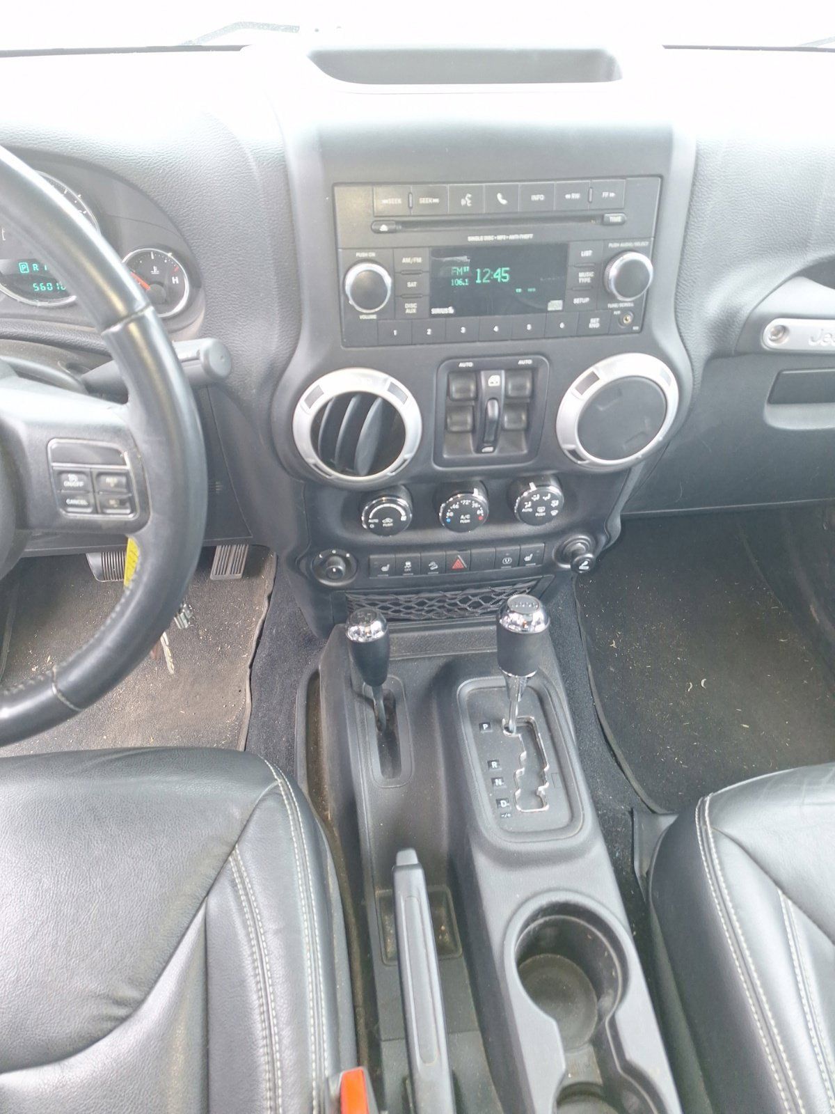 Used 2016 Jeep Wrangler Unlimited Rubicon w/ Connectivity Group AWD/4WD image 13