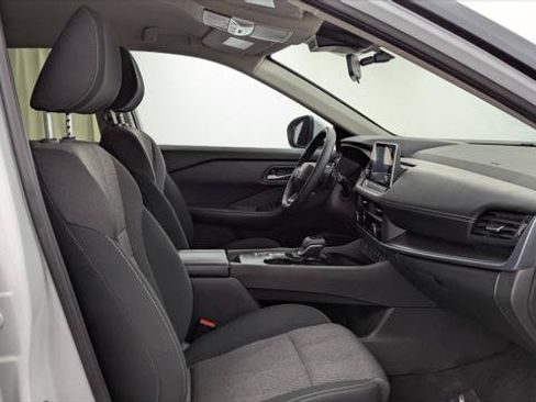 Used 2025 Nissan Rogue SV FWD image 21