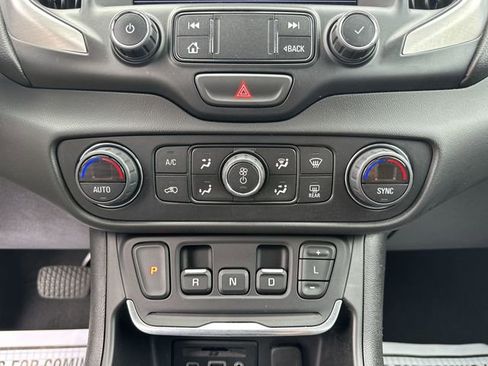 Used 2019 GMC Terrain SLT w/ Preferred Package FWD image 18