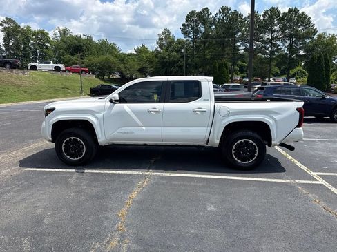 Used 2024 Toyota Tacoma SR5 AWD/4WD image 5