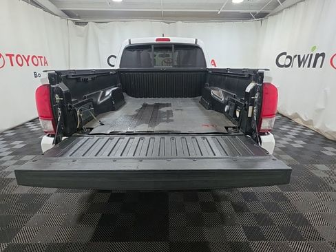 Used 2017 Toyota Tacoma TRD Sport w/ Exterior Package image 7