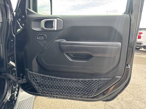 Used 2018 Jeep Wrangler Unlimited Sport S AWD/4WD image 23