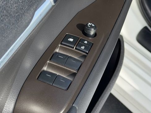 Certified 2022 Toyota Camry SE image 14