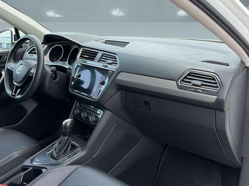 Used 2021 Volkswagen Tiguan SE FWD image 29