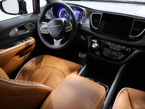 New 2026 Chrysler Pacifica Pinnacle w/ Trailer Tow Group image 19