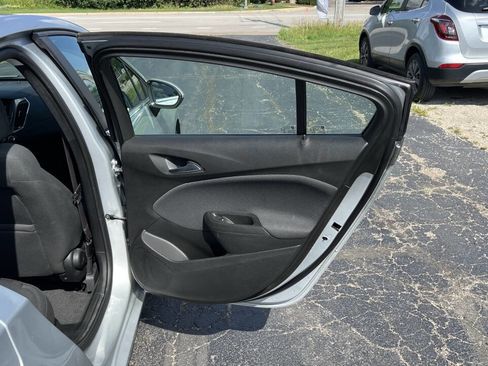 Used 2017 Chevrolet Cruze LT image 33