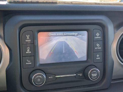 Used 2019 Jeep Wrangler Sport image 22