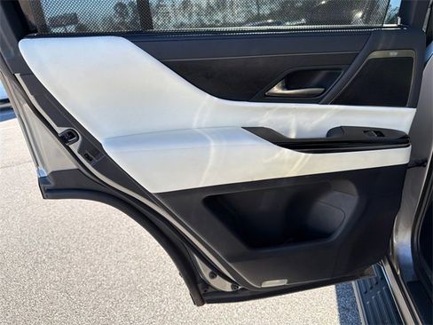 Used 2024 Lexus LX 600 4WD w/ Luxury Package image 22