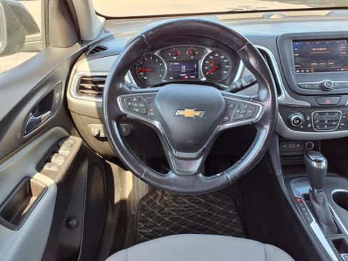 Used 2020 Chevrolet Equinox LT w/ Driver Convenience Package image 18