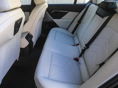 Used 2026 BMW 530i w/ M Sport Package RWD image 15