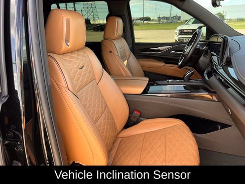 Used 2023 Cadillac Escalade Premium Luxury w/ Performance Package AWD/4WD image 30