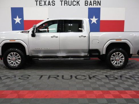 Used 2022 GMC Sierra 3500 Denali w/ Denali Ultimate Package AWD/4WD image 1