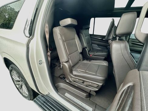 Used 2021 GMC Yukon XL Denali w/ Denali Premium Package RWD image 31