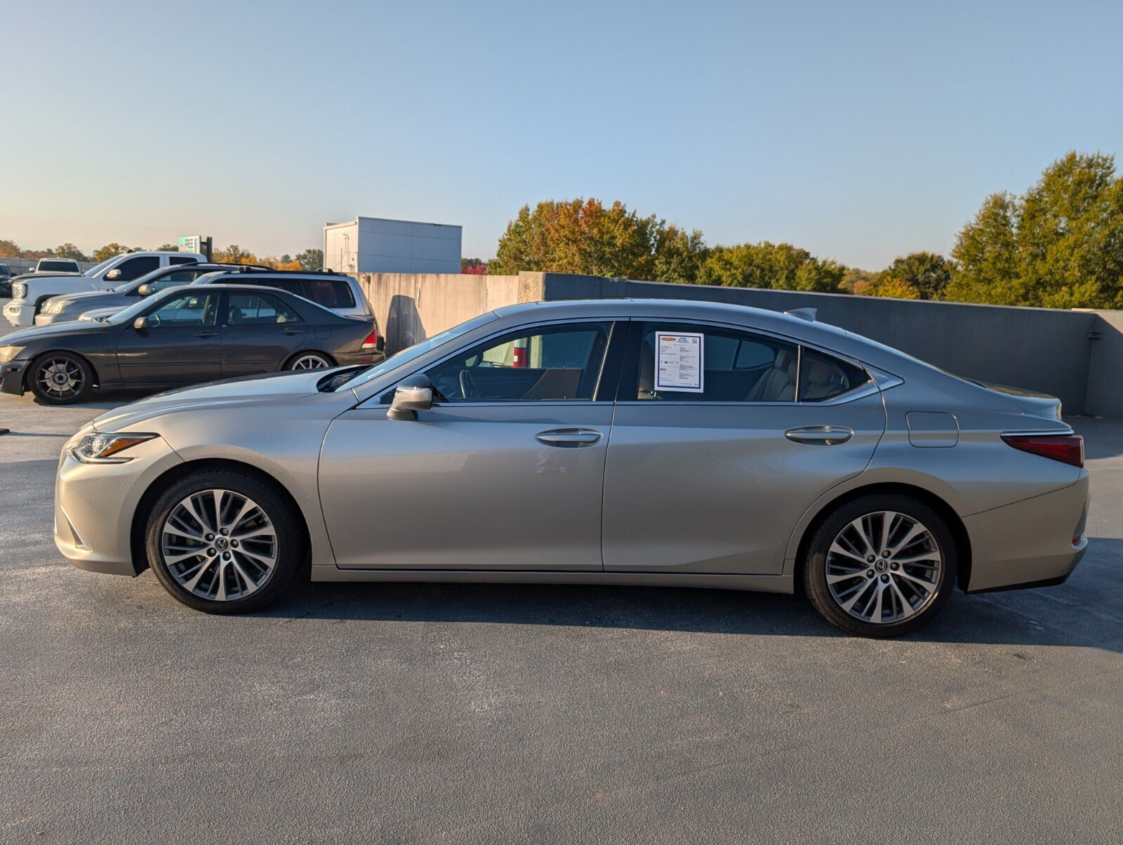 Used 2021 Lexus ES 350 w/ Premium Package FWD image 2