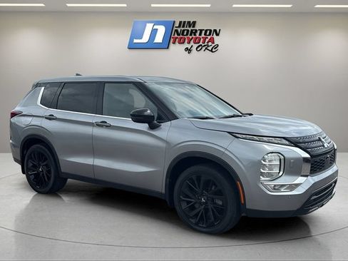 Used 2023 Mitsubishi Outlander SE AWD/4WD image 3