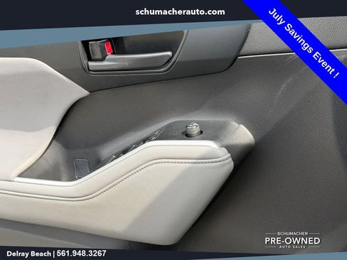 Used 2021 Toyota Highlander LE FWD image 24