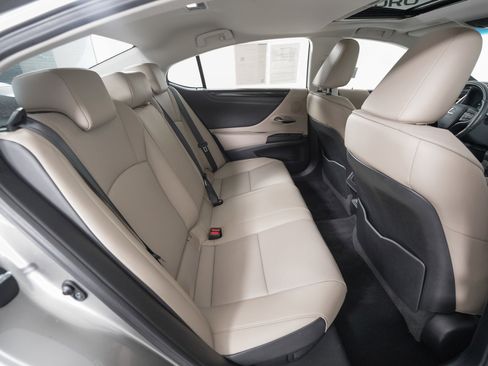 Certified 2020 Lexus ES 300h w/ Premium Package image 18