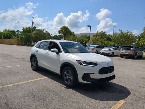 New 2026 Honda HR-V LX image 2