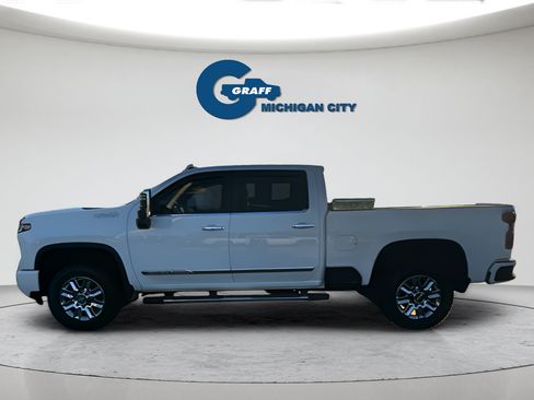 Used 2024 Chevrolet Silverado 2500 High Country AWD/4WD image 2