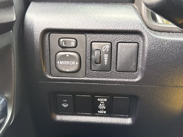 Used 2018 Toyota 4Runner TRD Off-Road AWD/4WD image 32