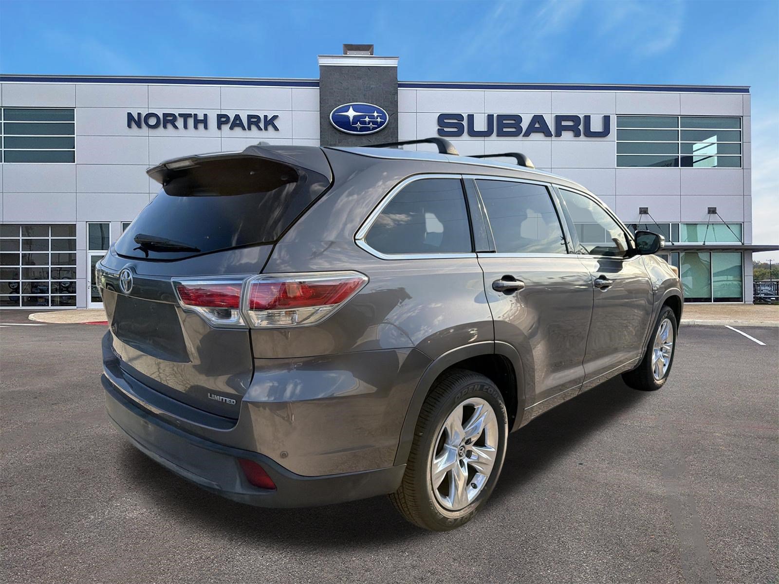 Used 2016 Toyota Highlander Limited FWD image 3