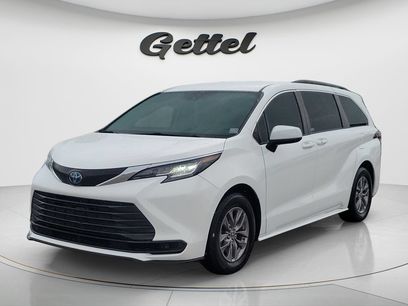 Certified 2022 Toyota Sienna LE