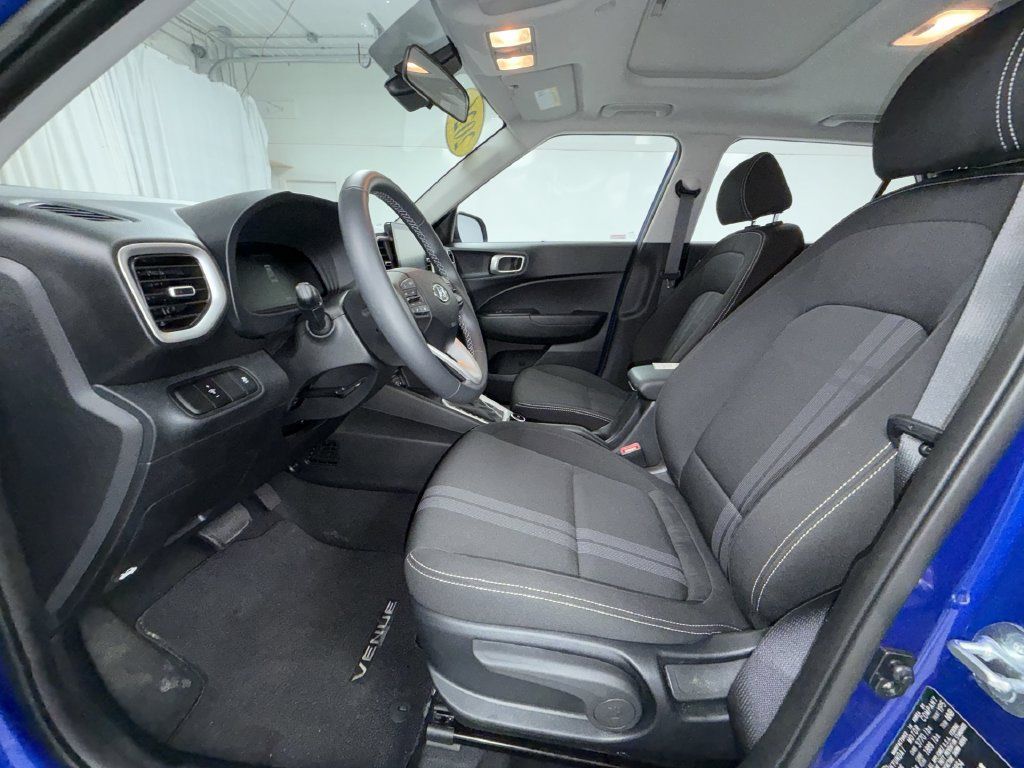 Used 2026 Hyundai Venue SEL FWD image 14