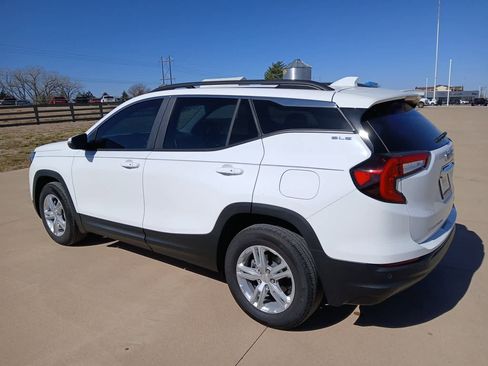 Used 2024 GMC Terrain SLE w/ Driver Convenience Package image 5