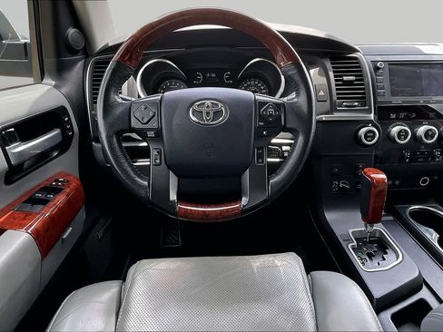 Used 2020 Toyota Sequoia Platinum RWD image 6