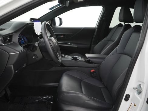 Used 2024 Toyota Venza Nightshade image 16