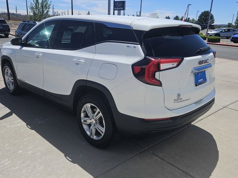 Used 2024 GMC Terrain SLE FWD image 23