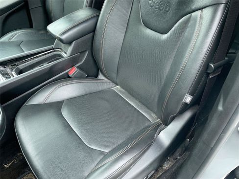 Used 2022 Jeep Compass Limited AWD/4WD image 12