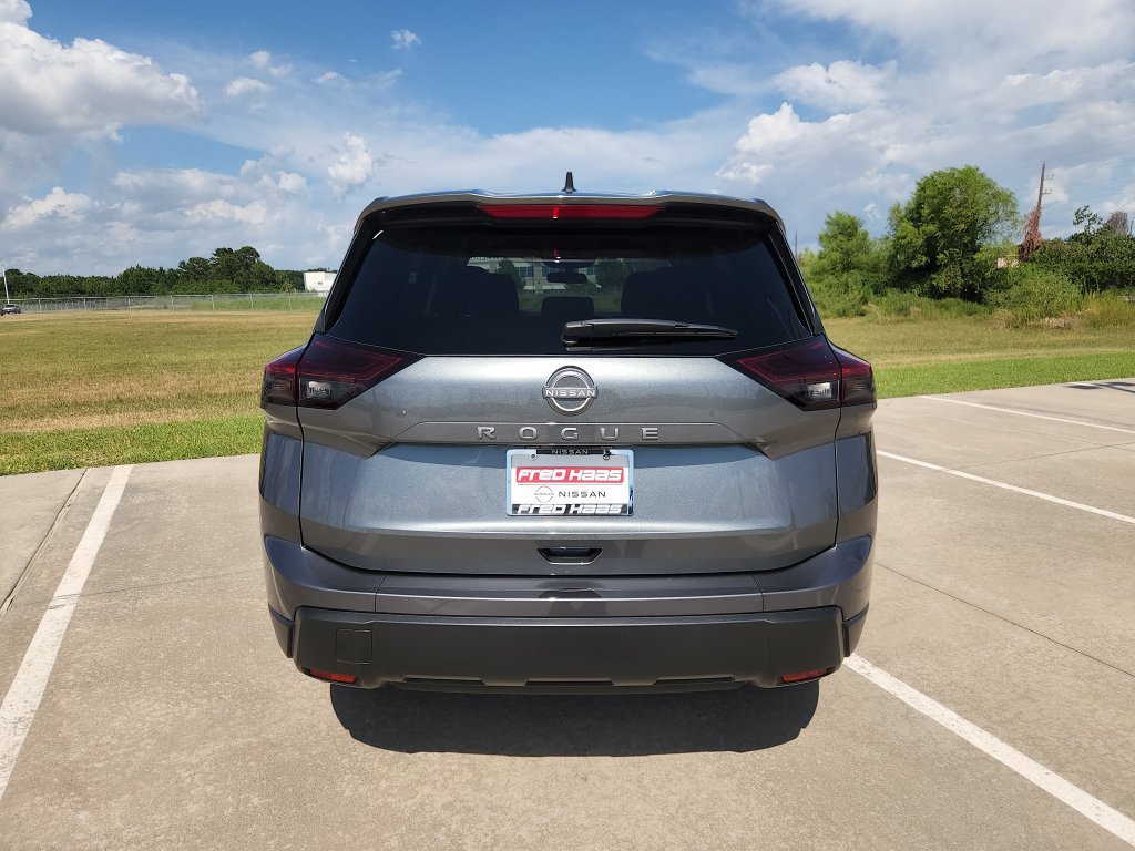 Used 2026 Nissan Rogue SV FWD image 6