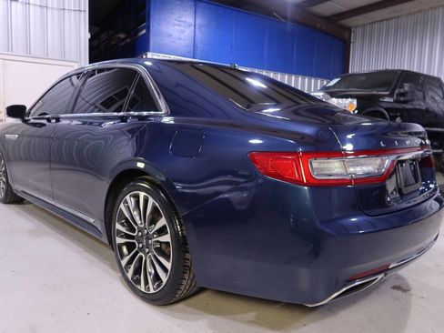 Used 2017 Lincoln Continental Select image 3