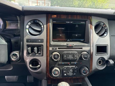 Used 2015 Ford Expedition Platinum RWD image 18