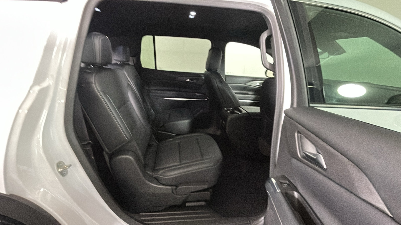 Used 2025 Chevrolet Traverse LT AWD/4WD image 35