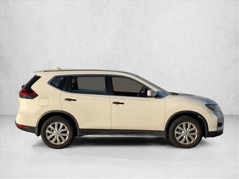 Used 2020 Nissan Rogue S FWD image 4