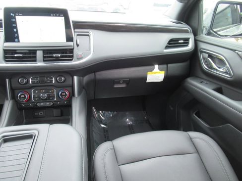 Used 2024 Chevrolet Suburban Z71 w/ Luxury Package AWD/4WD image 14